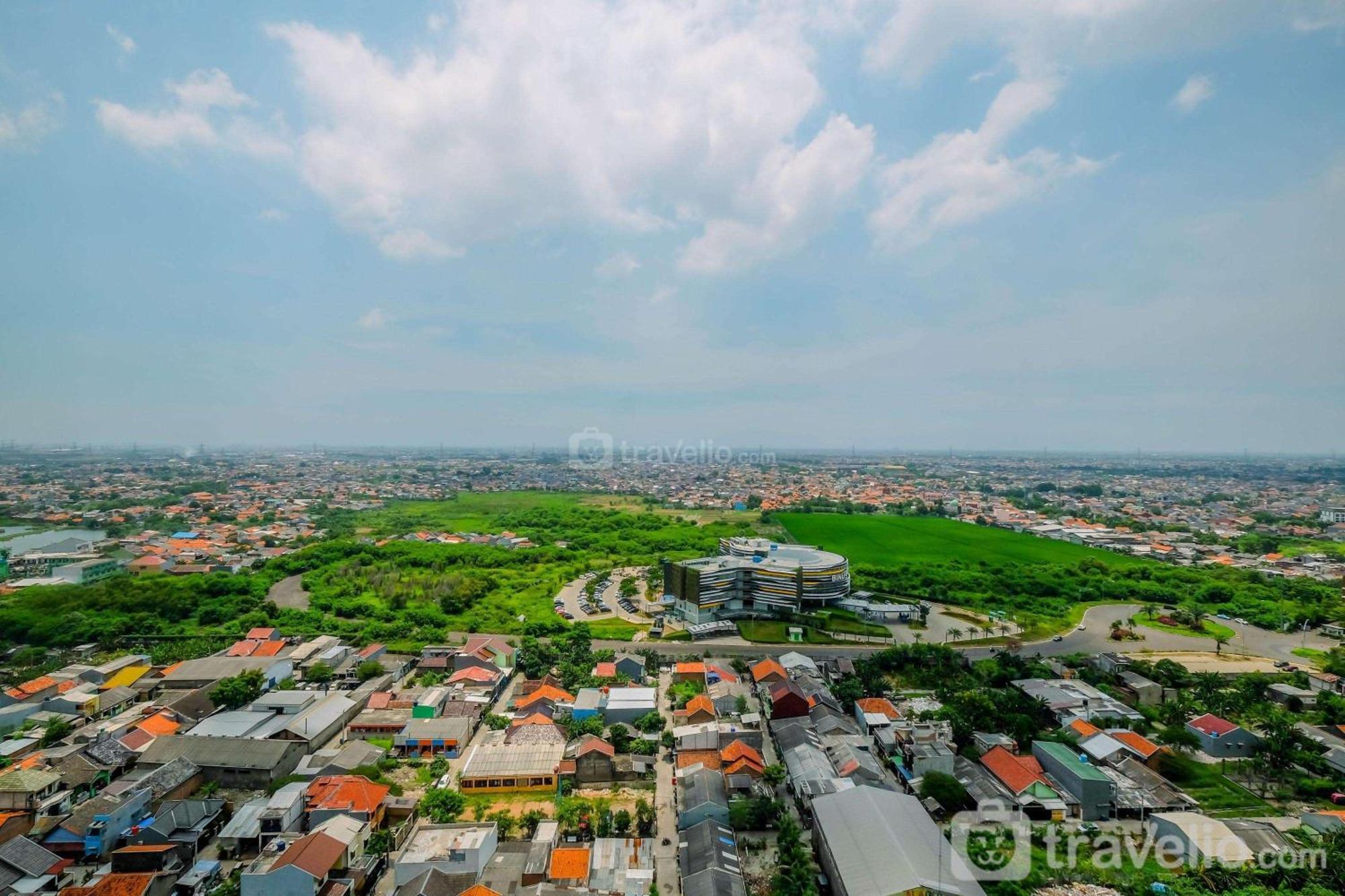 Spacious And Modern 2br Springlake Summarecon By Travelio Apartemen Bekasi