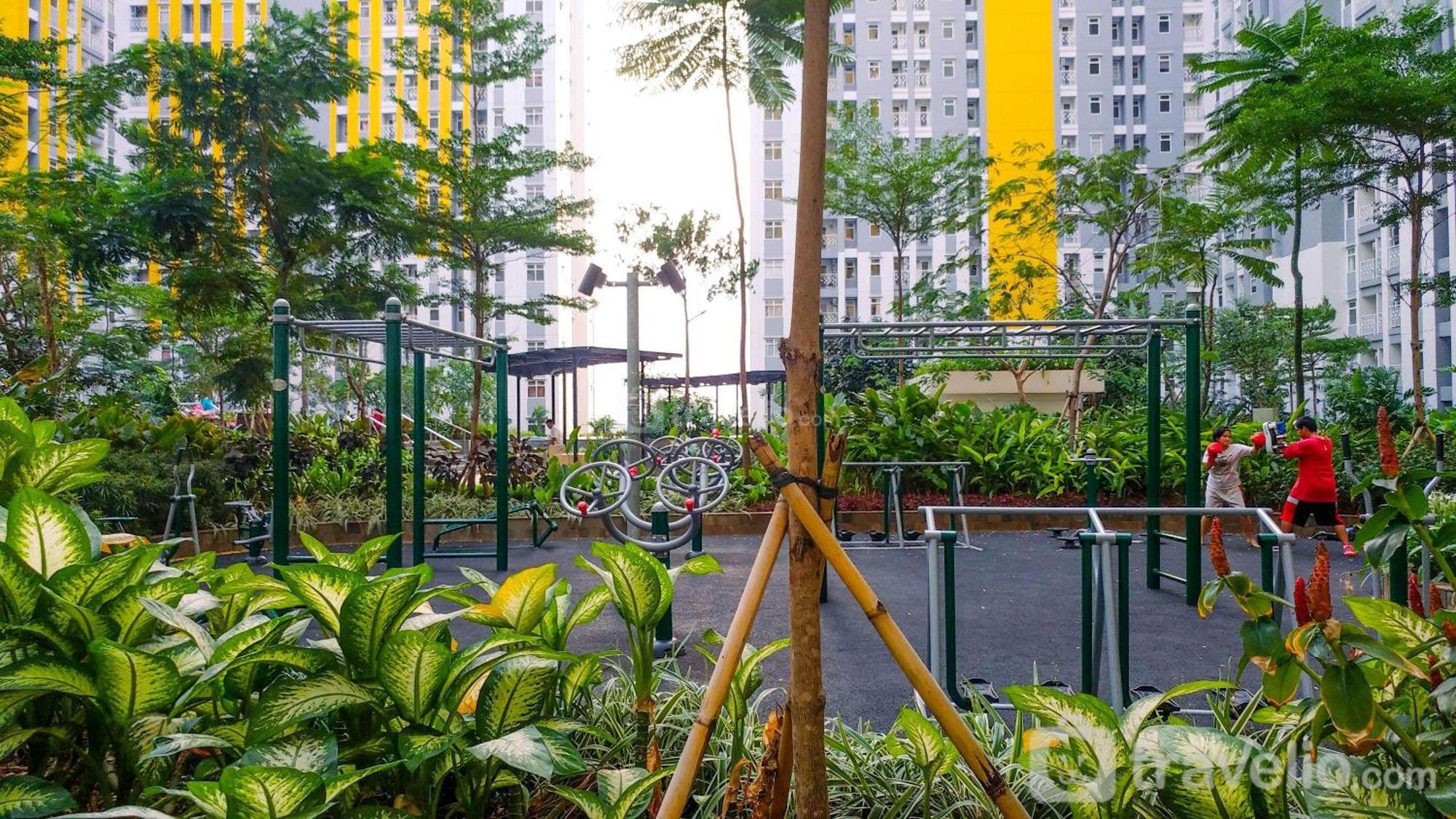 Apartemen Spacious And Modern 2br Springlake Summarecon By Travelio